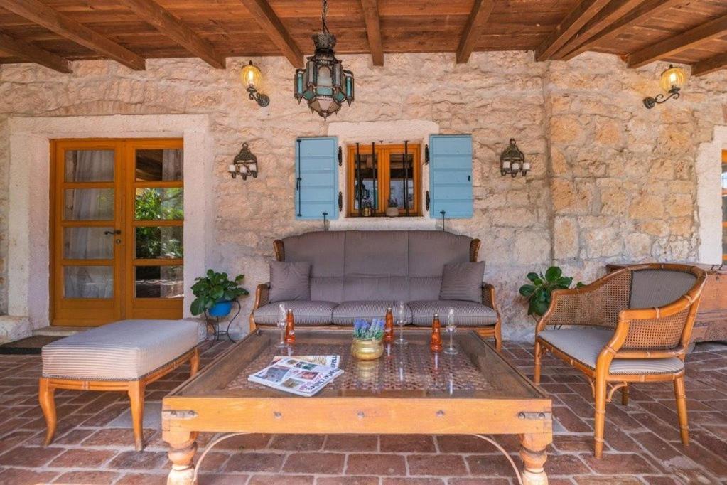 Villa Kazun With Private Pool And Two Gardens Marčana Extérieur photo