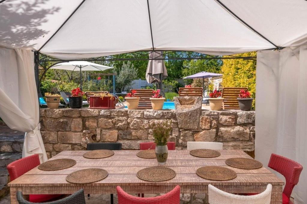 Villa Kazun With Private Pool And Two Gardens Marčana Extérieur photo