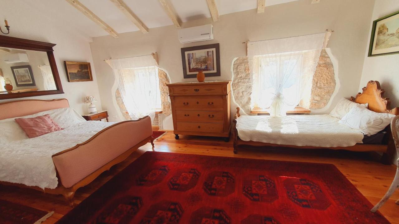 Villa Kazun With Private Pool And Two Gardens Marčana Extérieur photo
