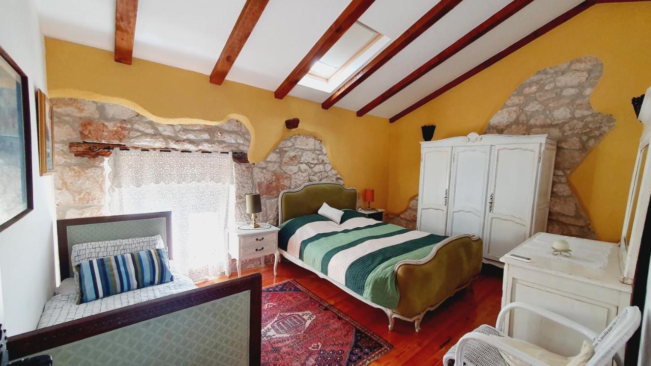 Villa Kazun With Private Pool And Two Gardens Marčana Extérieur photo